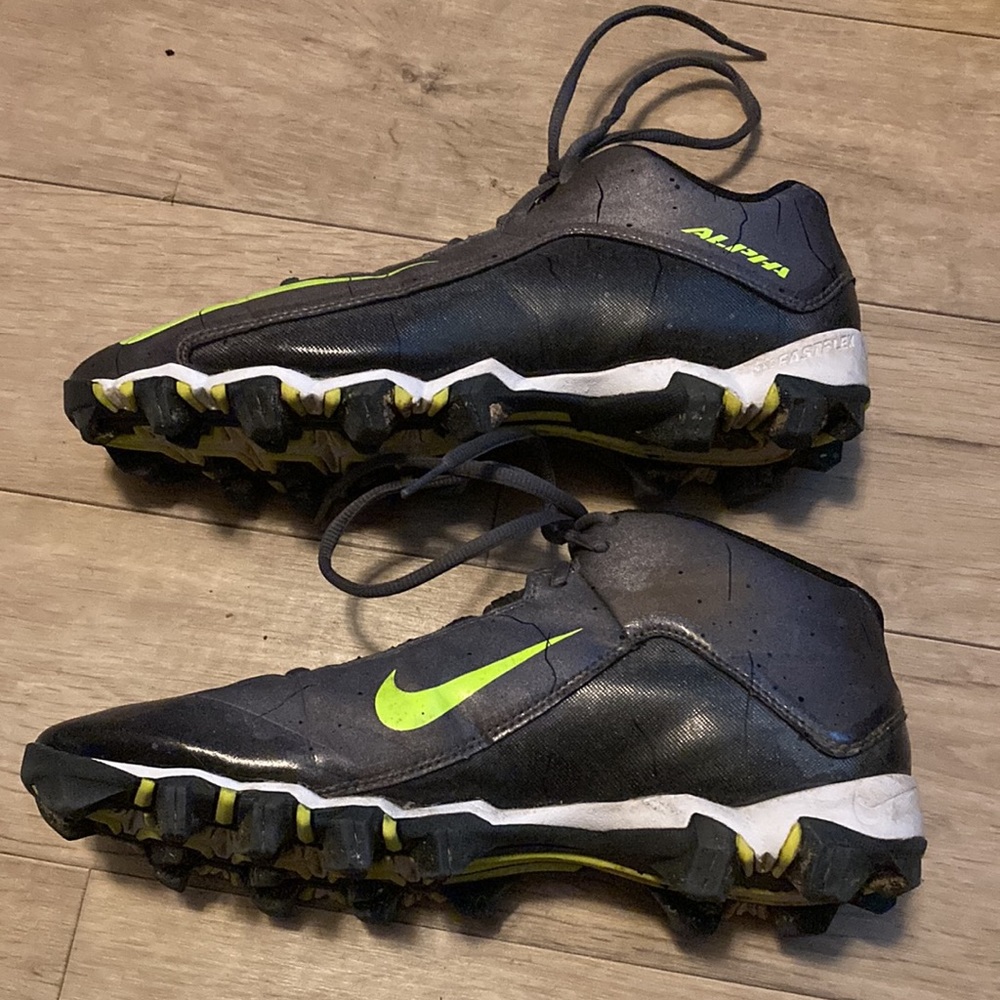 Nike Men’s Alpha Soccer Shoes size 9.5